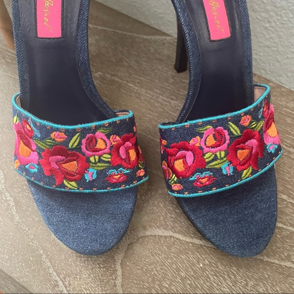 Betsey Johnson Floral embroidered denim fabric heels size 6 - Picture 3 of 10